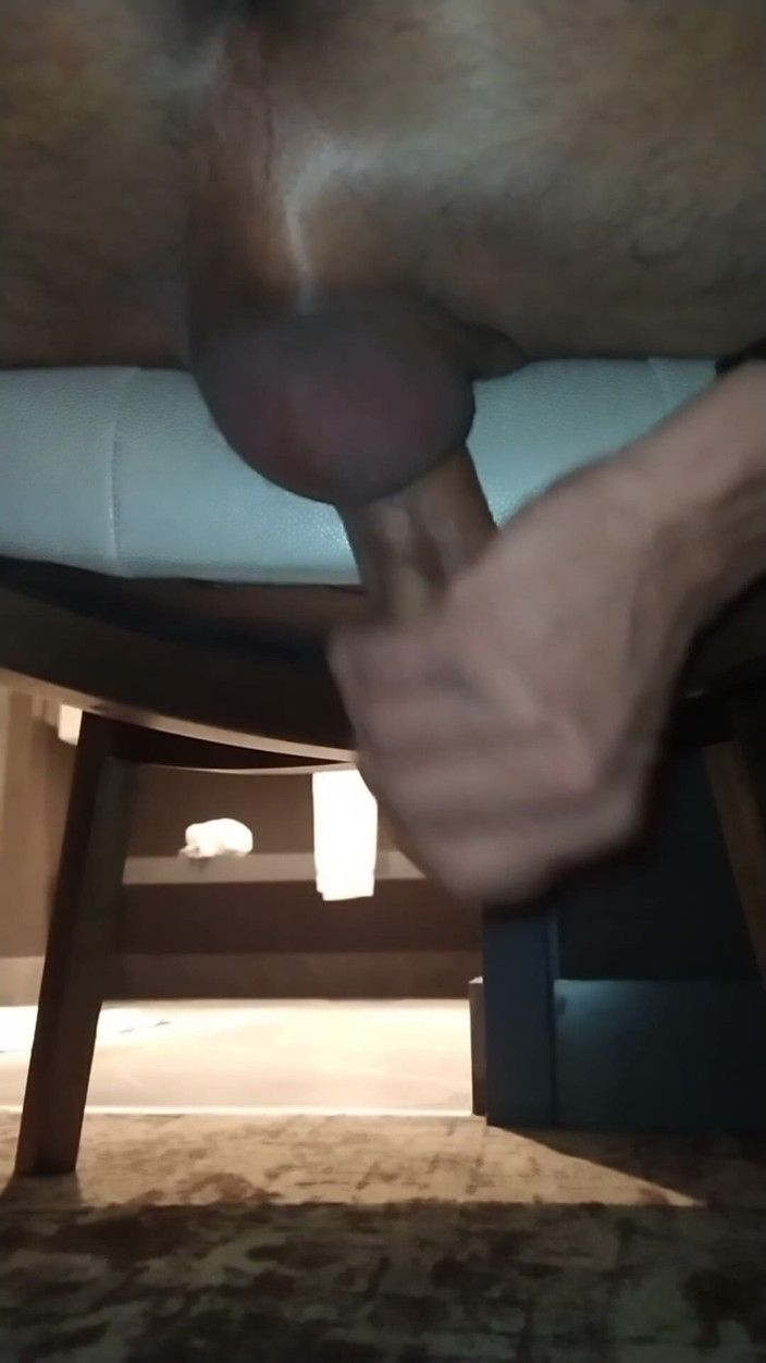 Naughty Cock: とてもいたずら好きな大きなペニスの男がオナニーする面Aと面B。