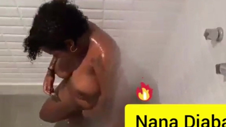 CASALNUTTELA: Busty Woman Showering