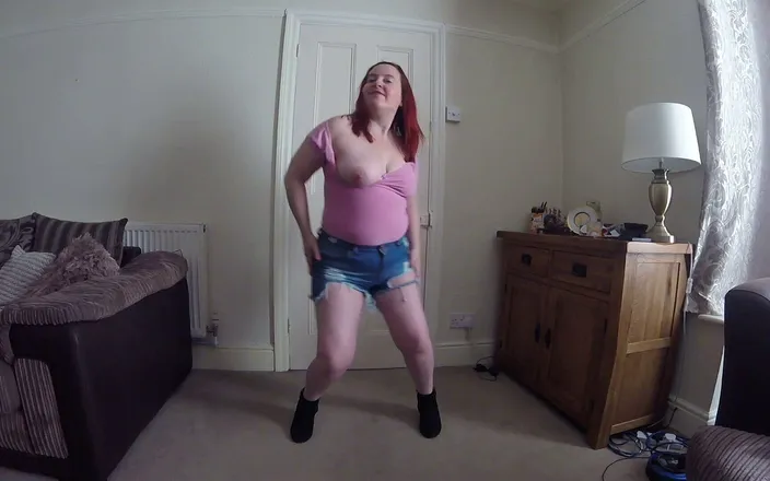 Littlevixen: Chubby British Tart Dancing in Denim Shorts
