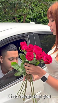 Seorang pedagang kaki lima mungil diajak sama pria kaya raya di jalanan - athenea rose dan max betancur