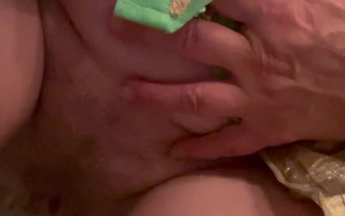 Hotwifekbh: 巨乳妻放尿素人自家製2