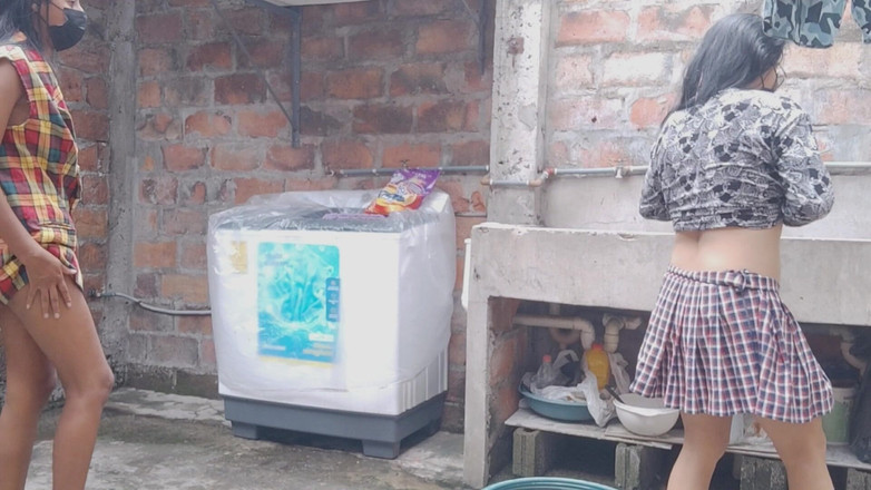 NEGRITA SEXY: Vizinhos fofoqueiros falam sujo no quintal do bairro Eles têm...