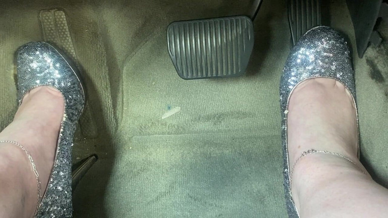 BellaBlast: 5インチヒールでペダルポンピング