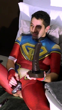 Oktober 2021 Rancangan Langsung Sangkar Ricky - Superhero berkunci zakar mengambil batang dalam pantat dan mulut!