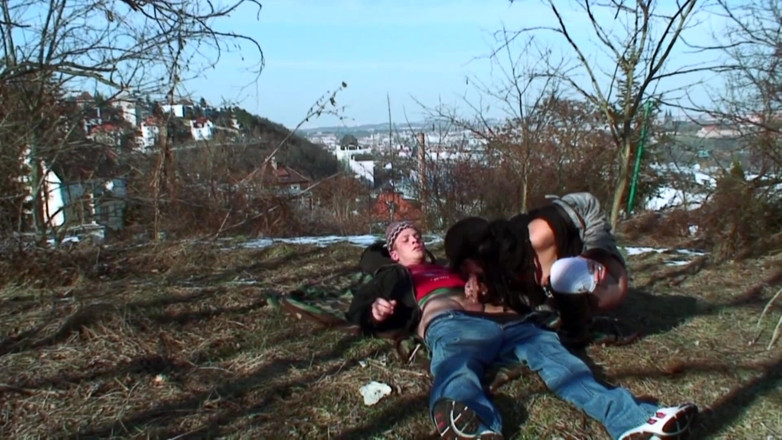 German amateur - 100% German hardcore videos: Милфа-брюнетка трахается рядом с шоссе