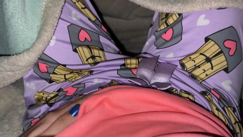 danielafoxxx: 自分のアソコを触るのをやめられない