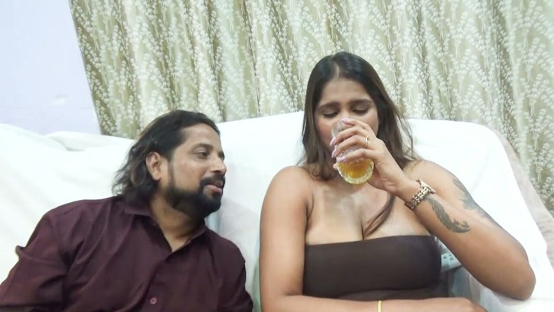 Jayanta Banik: Bopy gadis india yang kesepian menelepon mantan pacarnya di rumahnya....