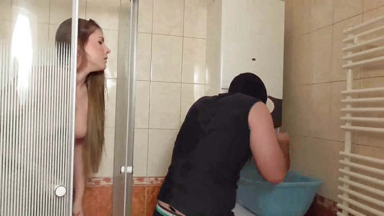 Femdom Austria: Ponížen svou milenkou