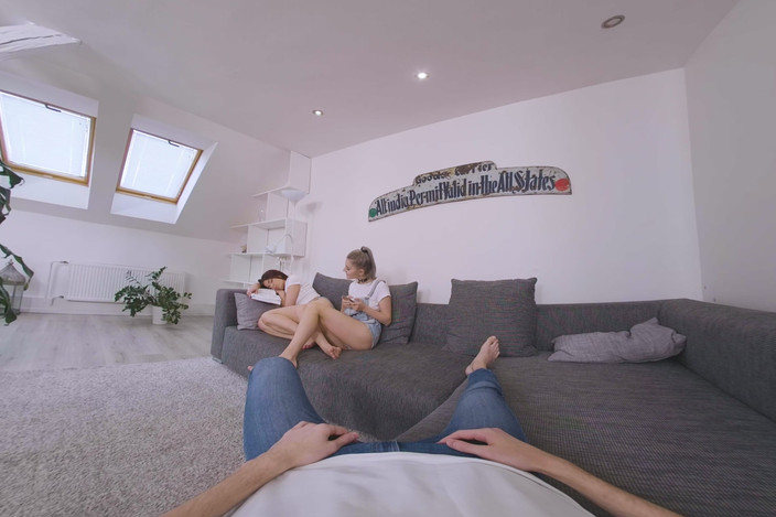 Virtual Taboo: Baise-moi profondément pendant que cette salope se repose