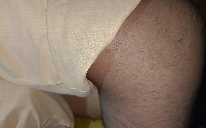 Priya_Sena_26: Une Indienne se fait baiser sa chatte étroite