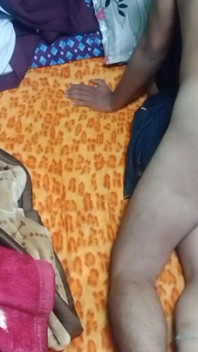 bahut sundar bhaartiy desi bhaabhi apne premi ke saath chudaee kar rahi hai.