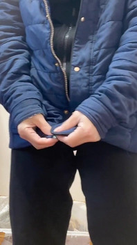 Islak Amcık Minyon Asyalının Içine Seksi Işiyor