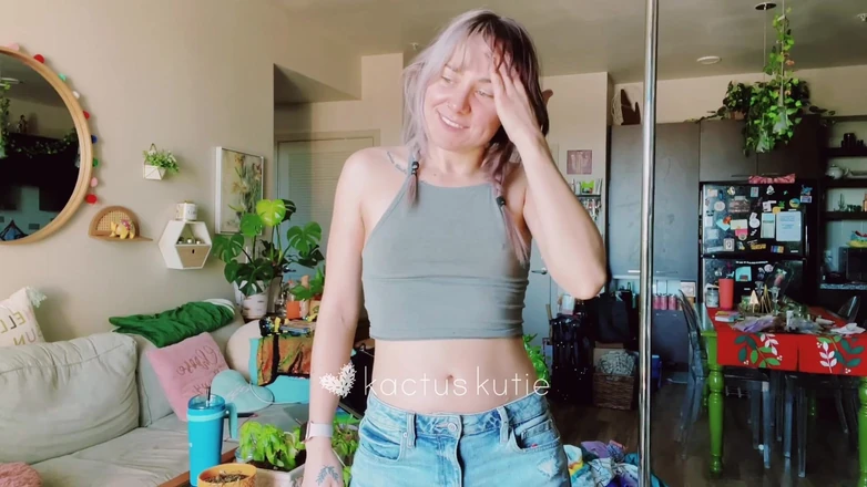 kactus kutie: Showing You My Sweaty Shirt After My Walk