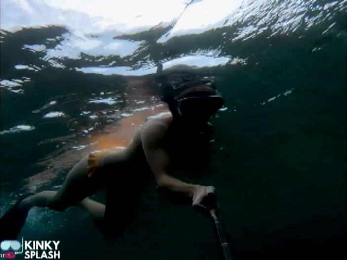 UKCuteGirl Lucy Lauren: Snorkel snorkel: bikini ketat, topeng selam &amp; teaser fin bawah air