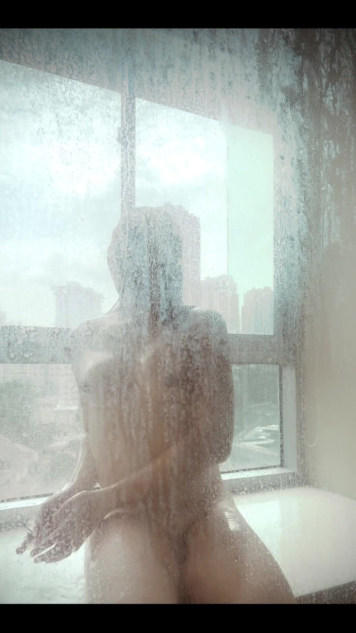 Aerie Rei: Chọc ghẹo khi tắm