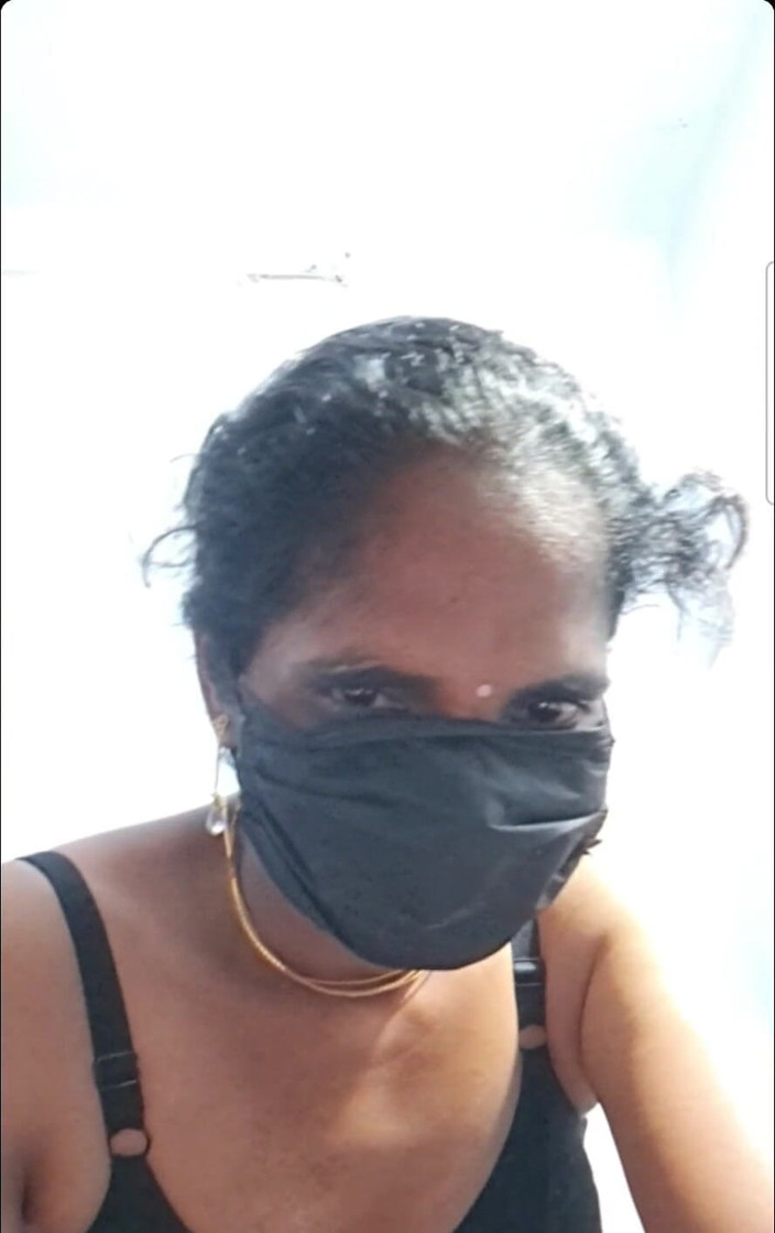 Jayaselvi: Tamilský nahý videohovor