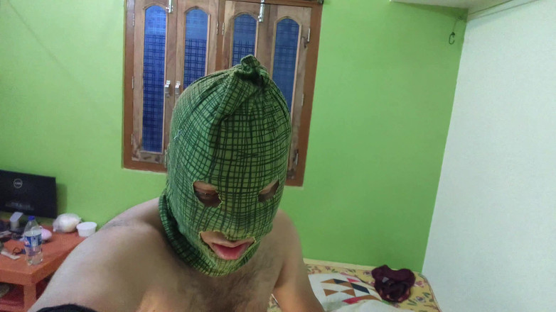 Hotty Mona: 상사와 공유하는 인도 마누라