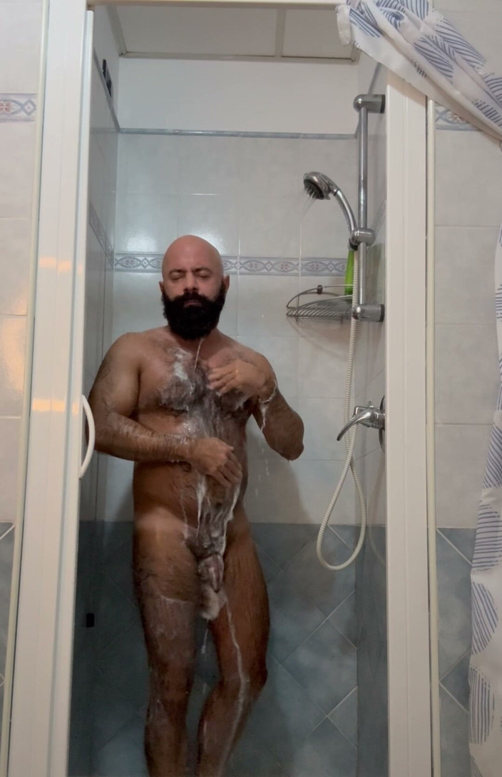 Carlos Verga: Shower