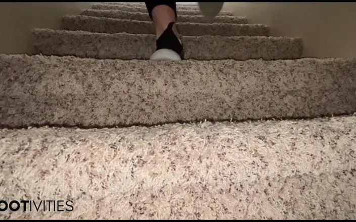 footivities: Cuckquean for Ivy's Stinky Feet