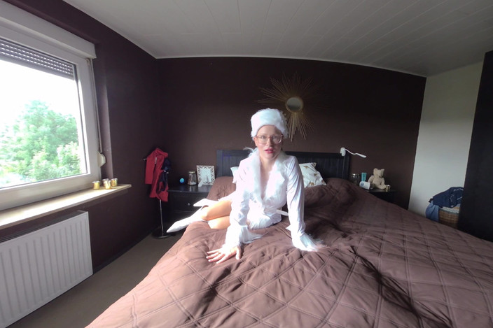BlondeHexe VR: Snow Queen Wants Your Sperm