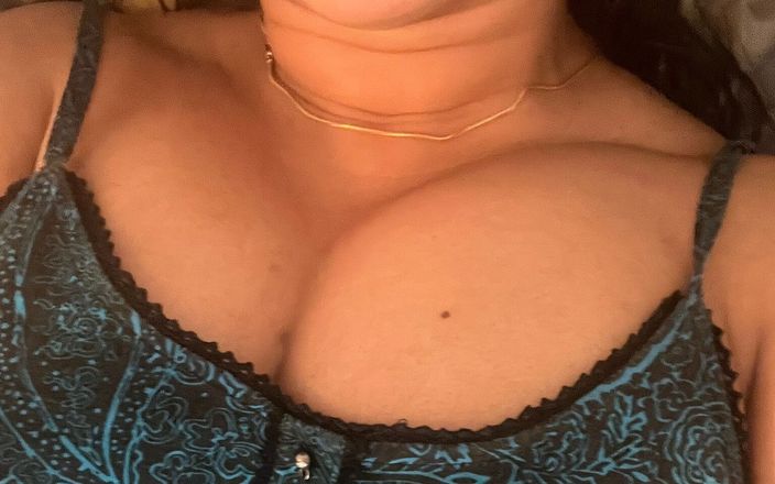 Rosa Roya: India virgen chica con audio claro dedeándose
