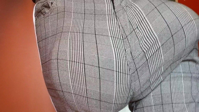 Monster_Meat_: Går uppför trappan med mitt paket