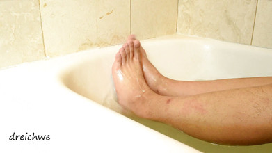 Dreichwe: Kaki dalam air panas di dalam jakuzi