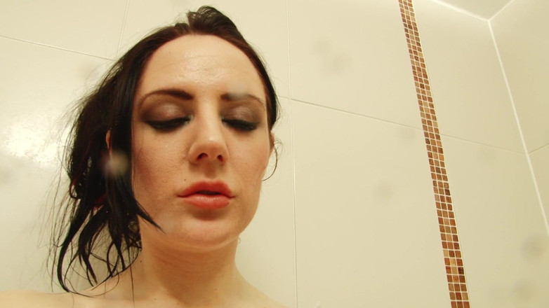 Solo Sensations: This Beauty Chick Takes a Sensation Bath