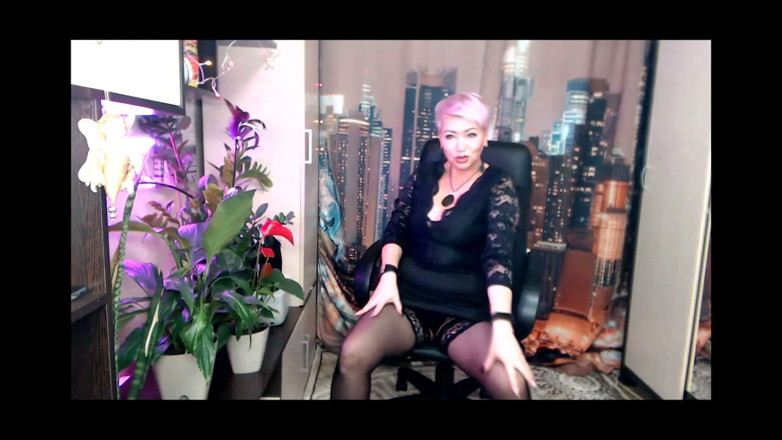 AimeeParadise: The Gorgeous Mature Married Slut Aimee Hot MILF Is Dancing...