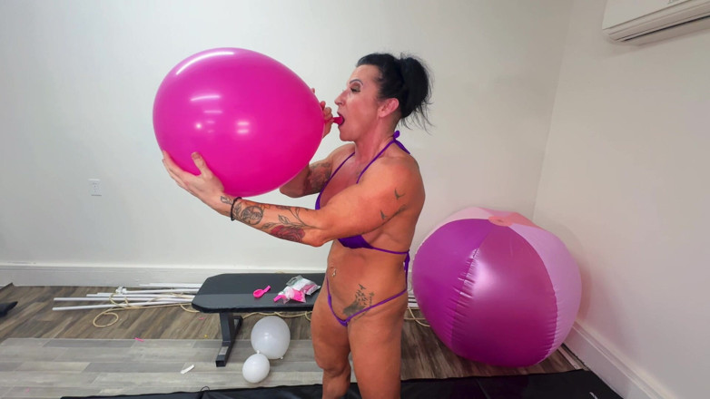 Kandylegsxxx: Ballon poppende göttin kandy