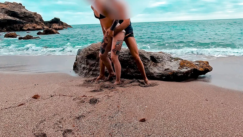 MaskCouple: Sex on the beach! Rolling and taking cum in pussy