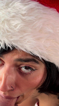 Aaliyah yasin riceve un grande facciale per natale