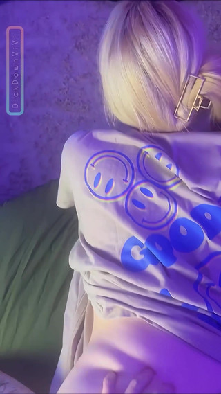 DickDownViVi: 질싸 당하는 화려한 거유 금발 복종