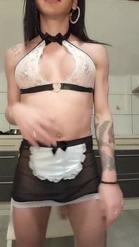 Uma garçonete sexy e dotada
