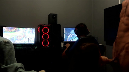 GamingCouple: Dapat pancutan mani semasa suami cuckold saya bermain permainan