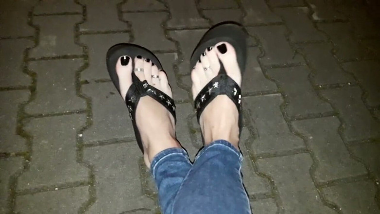 Heelex: Extreme Flip Flops and Extremely Sexy Feet