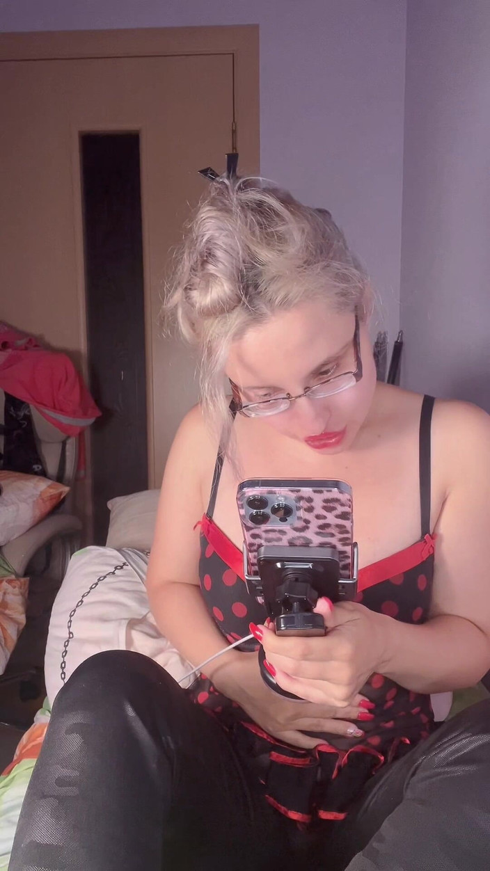 FinDom Goaldigger: Non Nude Tits Addiction