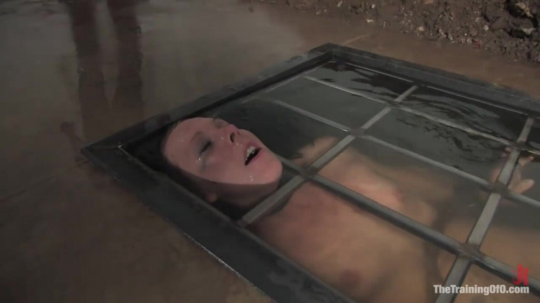 The Training of O by Kink: L'allenamento di julie Night, giorno 4