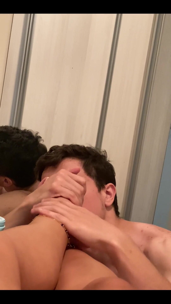 KiffaFeet: Kdo tady chce dát krém na moje nohy a udělat...