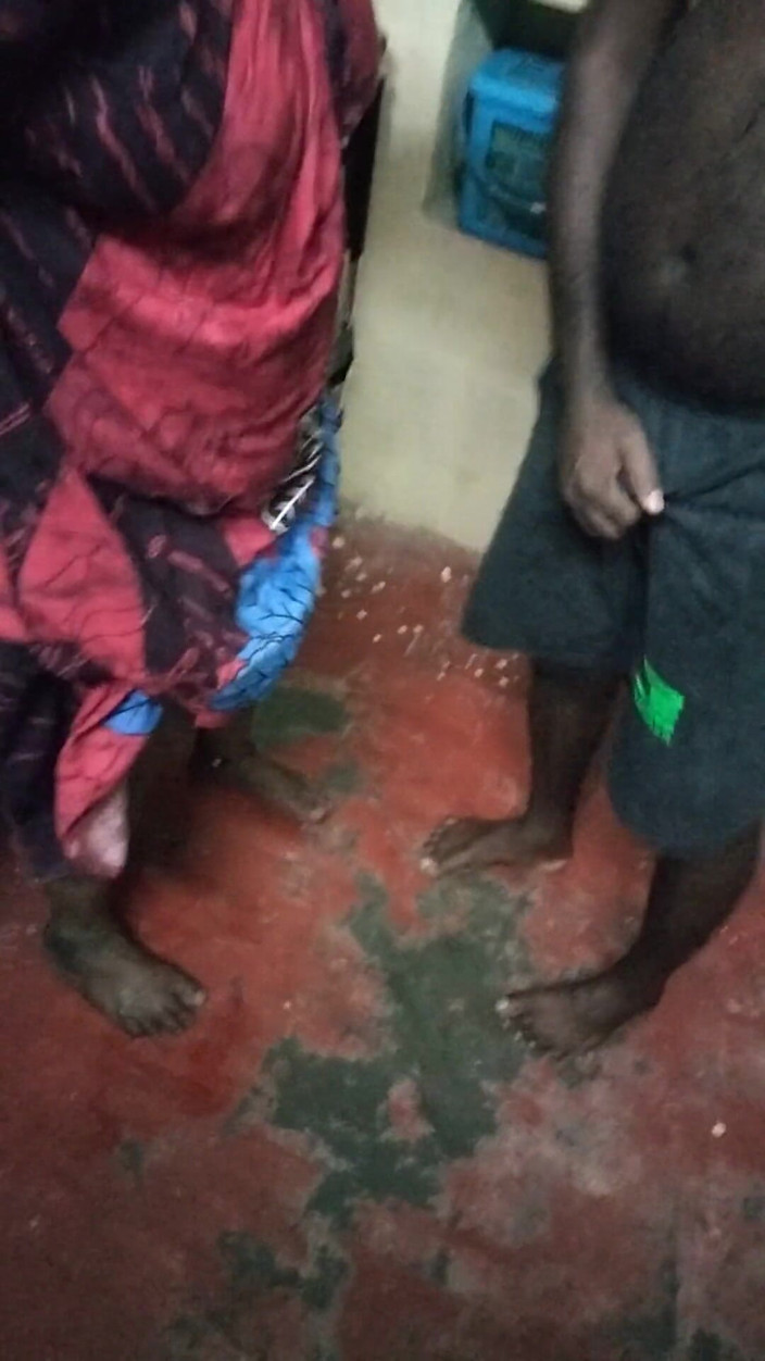 Tamil lesbian: 泰米尔村阿姨与继兄弟发生性关系