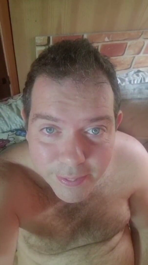 Mirko2589: All Naked in Small Room