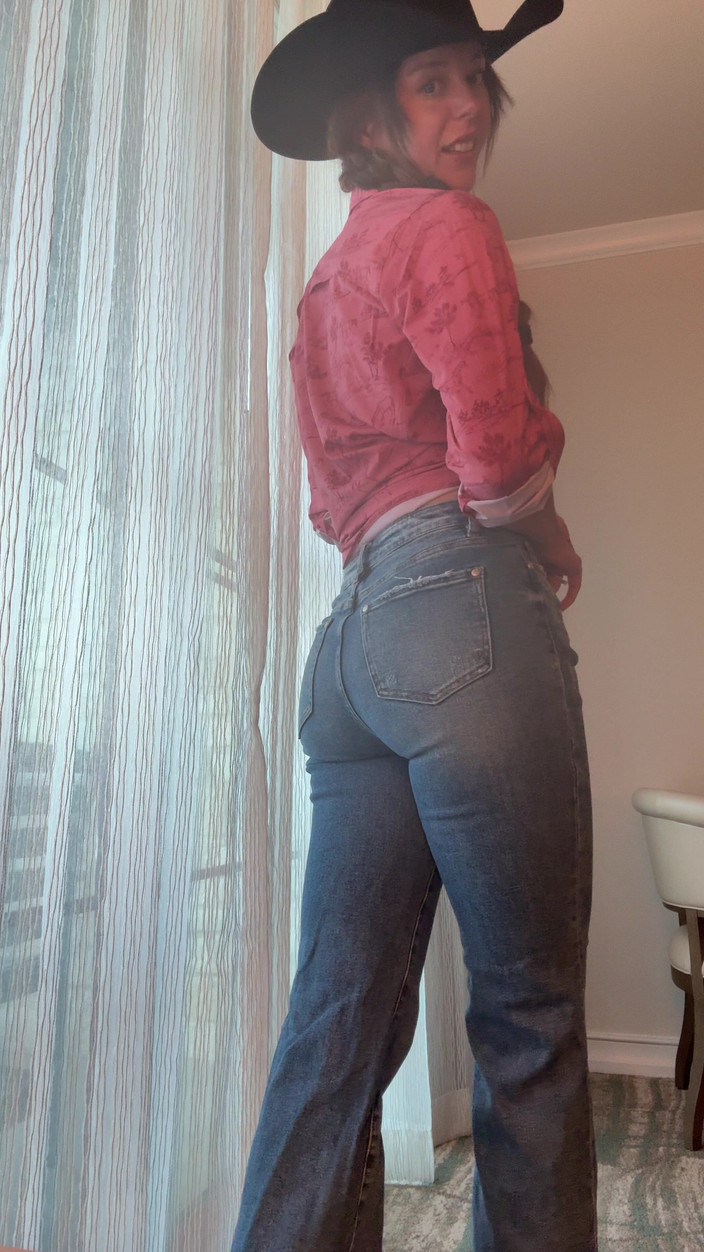 Nadia Foxx: Сексуальная наездница делает тебе инструкцию по