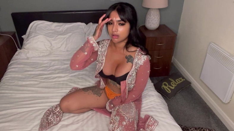 Yasmina Khan: Caliente solo después de boda