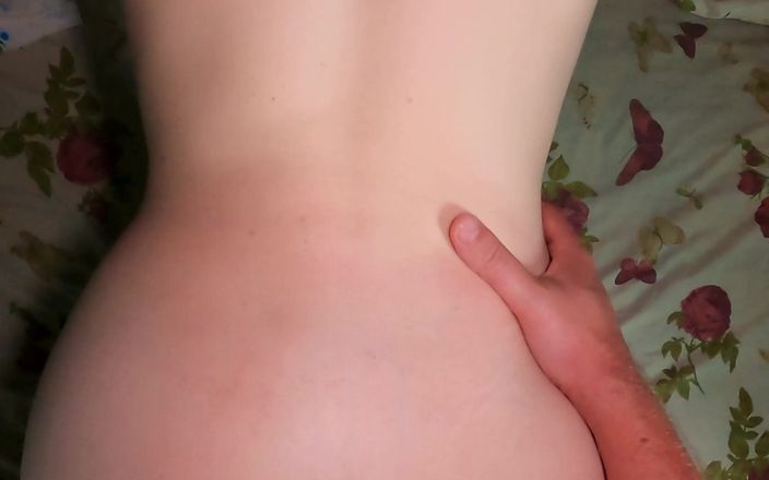 Love_Adventures: La giovane ragazza riceve orgasmi multipli!