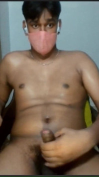 Brown Guy masturba seu pau preto e atira uma carga de porra