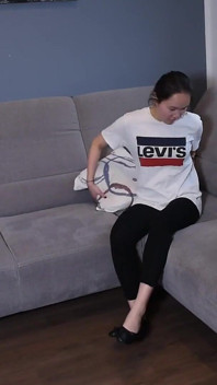 Gadis Asia karate lagi asik dan memuja kaki pov