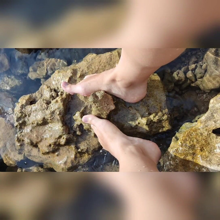Hairy couple: Footjob Im Meer Stell Dir Vor, Mein Stein Ist Dein...