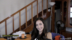 Immoral POV: Bashful, ale nadržená Heather se nemůže na bažit dinosauřího ptáka...