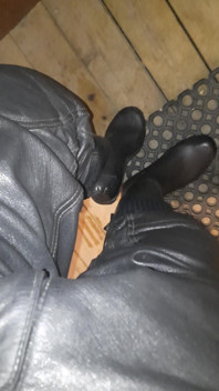 Rubberboots and Leatherpants on Ice