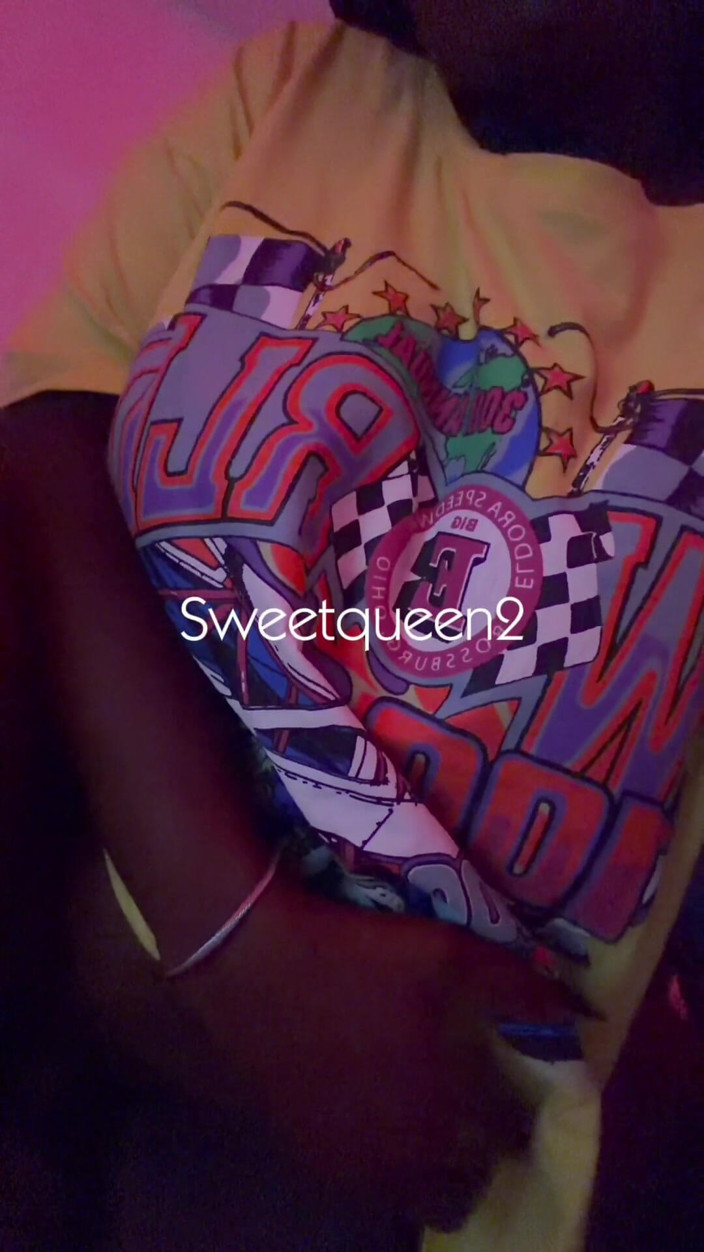 Sweetqueen2: Dia seorang Penjilat Pantat.
